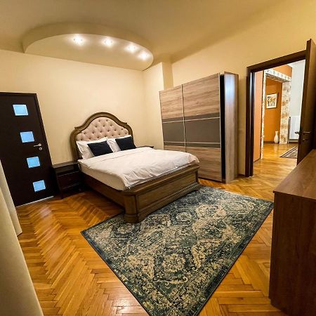Central Apartment W/ Fire Place - Ground Floor Bucureşti Exterior foto