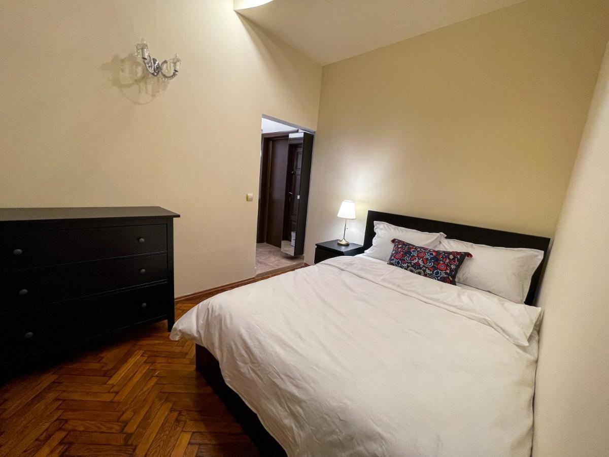 Central Apartment W/ Fire Place - Ground Floor Bucureşti Exterior foto