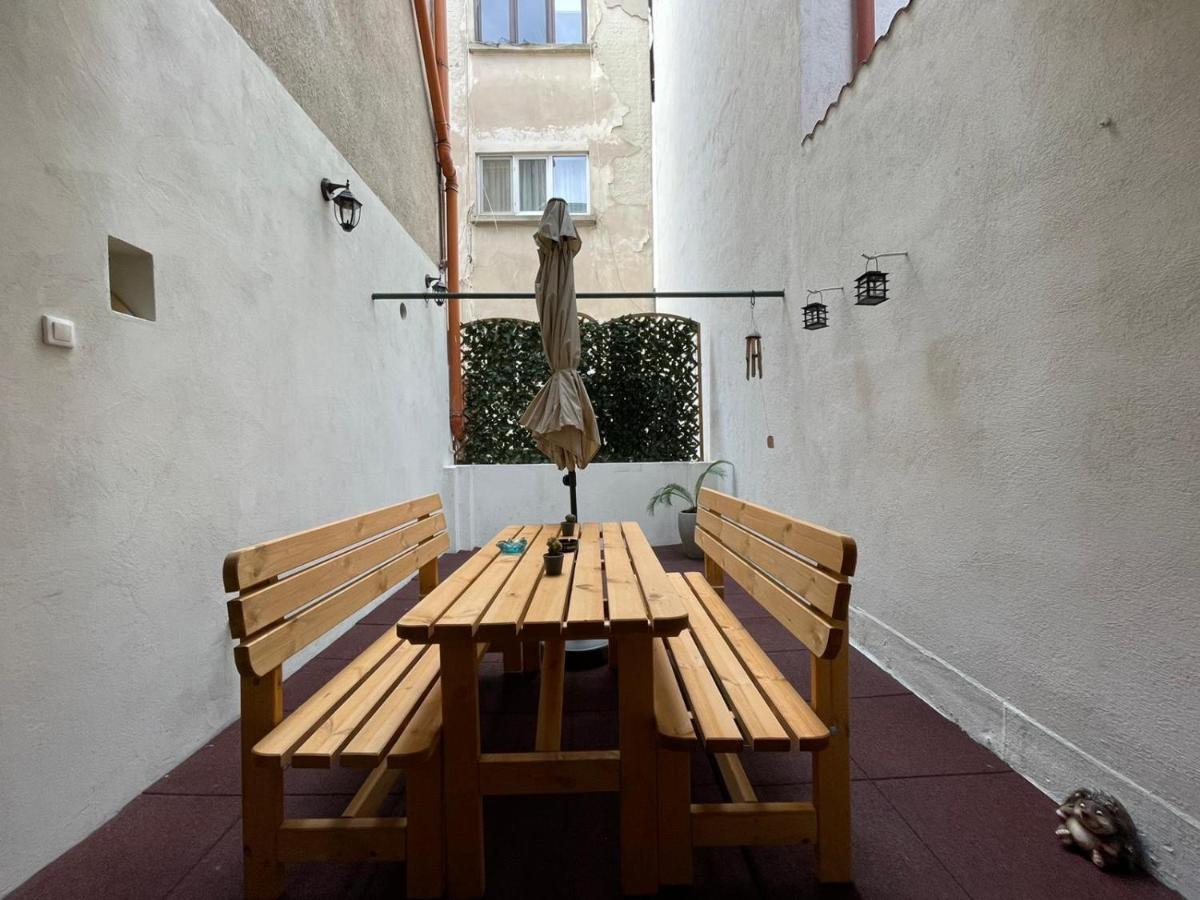 Central Apartment W/ Fire Place - Ground Floor Bucureşti Exterior foto